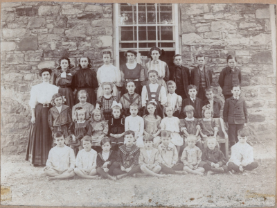 Jordan Schoolhouse with children in 1908.